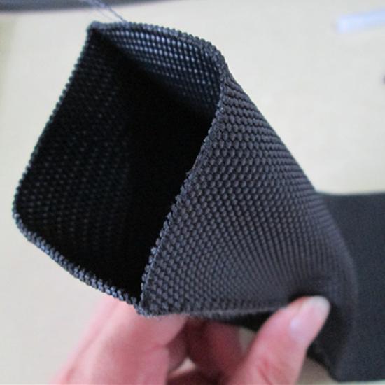 油圧ホースの摩耗防止用ポリエステルホーススリーブ